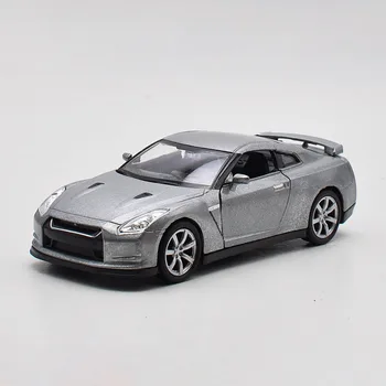 Колекция от модели играчки автомобили от сплав на Nissan GTR в мащаб 1:36