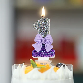Лилава свещ за торта с възел 