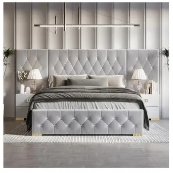 Луксозна кадифе легло-платформа с кичурите и ламперия стена-King